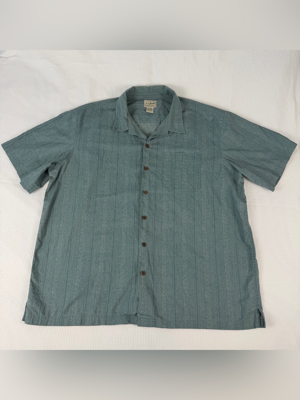 L.L. Bean Short-Sleeve Button-Down Shirt in Teal